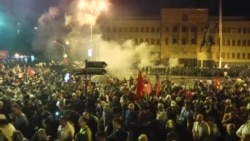 Përleshje në Shkup gjatë protestave kundër emrit të ri të Maqedonisë