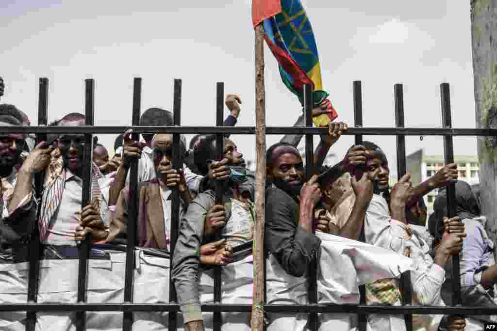 Supporters of Ethiopian Prime Minister Abiy Ahmed queue to enter the stadium in Jimma during his election campaign ahead of the June 21 vote.