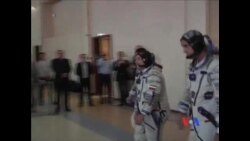 日俄美宇航员太空传递奥运火炬