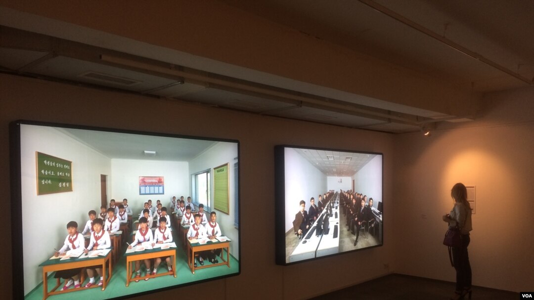 北韓加強在俄羅斯宣傳，2017年7月份在莫斯科舉辦北韓圖片展覽。(美國之音白樺拍攝)