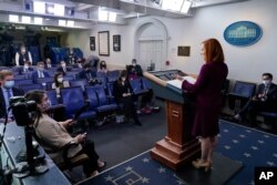 La secretaria de prensa de la Casa Blanca, Jen Psaki, habla a reporteros el martes 9 de febrero de 2021. [Foto: AP]