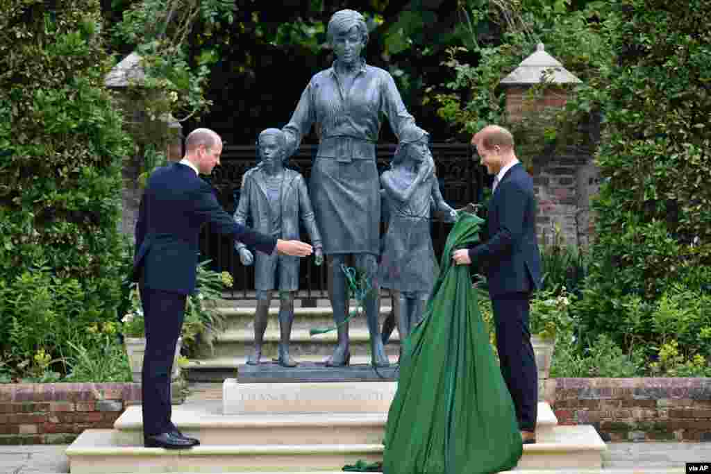 Britain&#39;s Prince William and Prince Harry unveil a statue of their mother Princess Diana, on what would have been her 60th birthday, in the Sunken Garden at Kensington Palace, London.