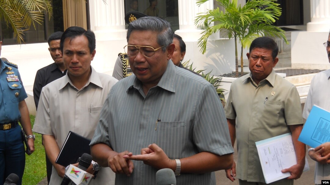 Presiden Susilo Bambang Yudhoyono berbicara pada wartawan. (VOA/Andylala Waluyo)