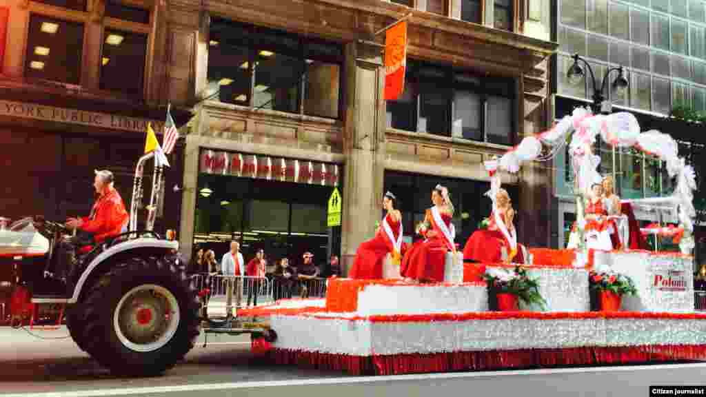 ብቀይሕን ጻዕዳን ዘሸብረቐ ካርኒቫል ከተማ ኒውዮርክ (Fifth Avenue)