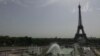 Tourists, Europeans Find Different Ways to Cope with Heat Wave