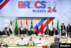 Para pejabat, termasuk Presiden China Xi Jinping, Presiden Rusia Vladimir Putin, dan Perdana Menteri India Narendra Modi, menghadiri KTT BRICS di Kazan, Rusia, pada 23 Oktober 2024. (Alexei Danichev/BRICS-RUSSIA2024.RU Host Photo Agency via REUTERS)