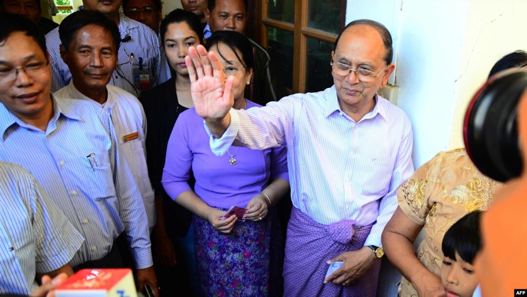 Tổng thống Myanmar Thein Sein đi bỏ phiếu tại Naypyidaw, ngày 8/11/2015.