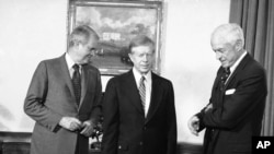 U.S., Ambassador to the USSR, Thomas Watson meets with Secretary of State Cyrus Vance, left, and President Jimmy Carter in the Oval Office of the White House in Washington, Jan. 4, 1980. (AP Photo/Dennis Cook)