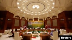 Workers prepare the venue for the upcoming ASEAN Summit at the new Brunei's Prime Minister's Office in Bandar Seri Begawan, April 23, 2013. 