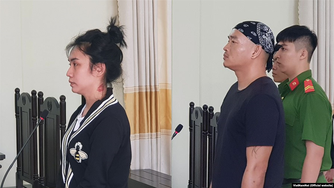 Trương Đình khang (trái) và Nguyễn Hồng Nguyên trong một phiên tòa xét xử họ ở thành phố Cần Thơ, ngày 22 tháng 9, 2018. (Hình: VietnamNet)
