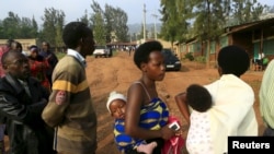 File d'attente pour voter au référendum rwandais, à Kigali, le 18 décembre 2015. (REUTERS/James Akena - RTX1Z8J6)