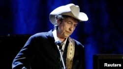 The Nobel Foundation says American rock musician Boy Dylan won't be there in person but he has written a speech that will be read out at the traditional Nobel Prize banquet.