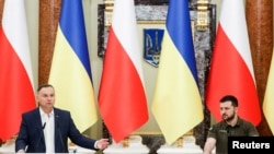 Анджей Дуда и Владимир Зеленский проводят совместную пресс-конференцию в Киеве