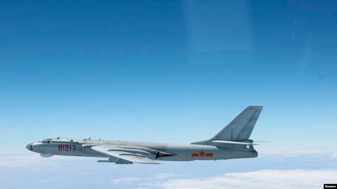 Pesawat militer China terbang melintasi kepulauan Miyaki, Jepang (Foto: dok). 