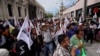 Participantes en una protesta organizada por el Comité de Desarrollo Campesino (CODECA) para pedir la renuncia de la fiscal general, detener los desalojos, y el fin de lo que llaman privilegios para las grandes corporaciones en Ciudad de Guatemala, el 10 de julio de 2024.