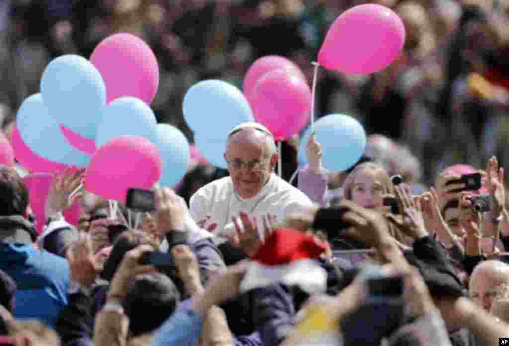 Pope Francis passes among the faithful after celebrating his first Easter Mass in St. Peter's Square at the Vatican, Sunday, March 31, 2013. Pope Francis made an Easter Sunday peace plea, saying conflicts have lasted too long in Syria, and between Israel