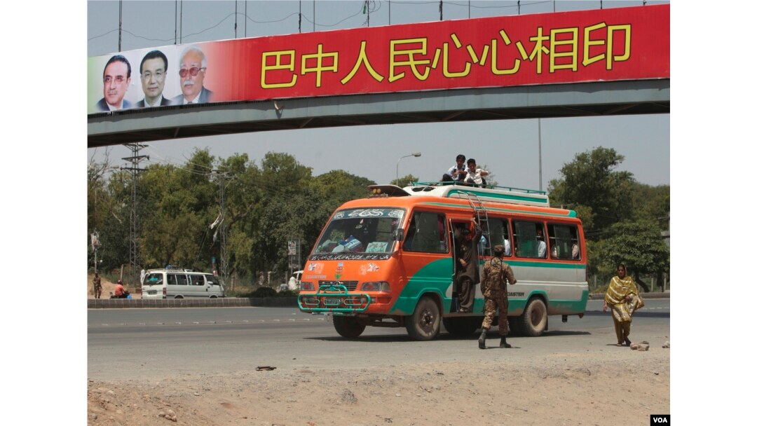 China's Premier Seeks Stronger Ties with Pakistan