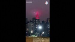 El Empire State Building de Nueva York parpadea como una sirena para honrar a los trabajadores médicos