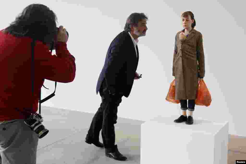 بے جان مجسموں پر حقیقت کا گمان