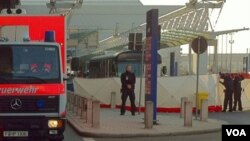 Barreras de cemento fueron instaladas para proteger el área por donde circulan los autobuses con tropas estadounidenses en Alemania.