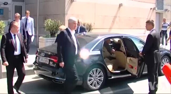 Luksuzni automobili za političare odgovorne za stanje u zemlji
