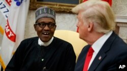 Rais Donald Trump (kulia) akiwa katika mazungumzo na Rais Muhammadu Buhari