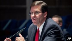 El secretario de Defensa, Mark Esper, testifica durante una audiencia del Comité de Servicios Armados de la Cámara el jueves 9 de julio de 2020, en Washington DC.