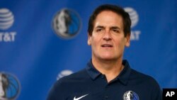  NBA's Dallas Mavericks owner Mark Cuban stands on stage ahead of a news conference, in Dallas, Texas, Feb. 26, 2018.