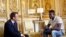 Kahraman Malili göçmen 'Örümcekadam' Mamoudou Gassama, Elysee Sarayı'nda Cumhurbaşkanı Macron'la görüştü