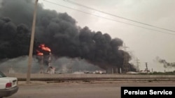 تصاویر اولیه دریافتی از دود ناشی از حملات هوایی در منطقه پتروشیمی ماهشهر