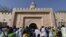 Les pèlerins entrent dans la Grande Mosquée de Touba le jour du Grand Magal des Mourites, le plus grand pèlerinage annuel au Sénégal, le 28 octobre 2018.