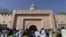 Les pèlerins entrent dans la Grande Mosquée de Touba le jour du Grand Magal des Mourites, le plus grand pèlerinage annuel au Sénégal, le 28 octobre 2018.