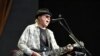 Neil Young vende el 50% de su catálogo de canciones