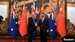 Waziri Mkuu wa Australia, Anthony Albanese (L) akiwa na Rais wa China Xi Jinping.