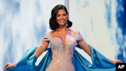 ARCHIVO - La nicaragüense Sheynnis Palacios durante su participación en Miss Universo 2023 donde ganó la corona del certamen mundial realizado en noviembre en El Salvador. La persecución contra los propietarios de la franquicia en Nicaragua vino tras el triunfo de Palacios.