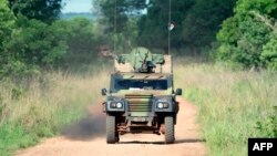 Des soldats français de l'opération sangaris entre Bambari et Ippy, le 17 avril 2014.