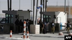 Israeli security forces gather at the the Qalandia checkpoint crossing between the West Bank city of Ramallah and Israeli-annexed East Jerusalem, Nov. 22, 2016. 