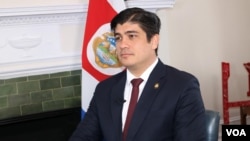 El presidente de Costa Rica, Carlos Alvarado Quesada, en entrevista exclusiva con la Voz de América habló de seguridad, inmigración, la crisis en Venezuela y Nicaragua, y los retos que enfrenta su país.