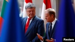 Глава Совета ЕС Дональд Туск и президент Украины Петр Порошенко на встрече в Брюсселе, 9 июля 2018 год