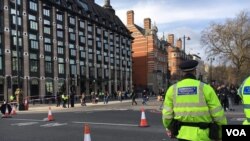 La police londonienne devant la parlement britannique, 23 mars 2017.