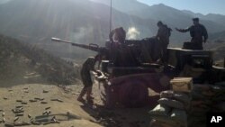  دپاکستان دانگريزۍ ژبې دورځپاڼې ډان ديو راپور ترمخه افغان امنيتي ځواکونو دشورو په سحر دجنوبي وزيرستان په انگور اډه سيمه کې په يوه پوځي پوسته دمارټرگولې ويشتي دي.