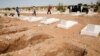 Des fossoyeurs se dirigent vers un corbillard dans un cimetière de Ciudad Juarez, au Mexique, le 8 mai 2020. (Photo: REUTERS/Jose Luis Gonzalez)