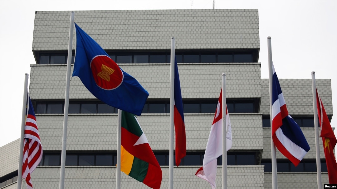 Quốc kỳ bên ngoài tòa nhà ASEAN tại Indonesia. Hình minh họa.