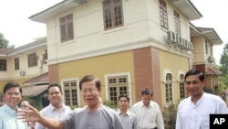 Burma's former Prime Minister Khin Nyunt, who was once the powerful chief of military intelligence (MI), speaks after his release from house arrest in Rangoon January 13, 2012.