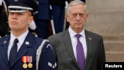 El secretario de Defensa de EE.UUl, Jim Mattis, ha criticado enérigcamente a Rusia por ataque a espía ruso en Gran Bretaña.