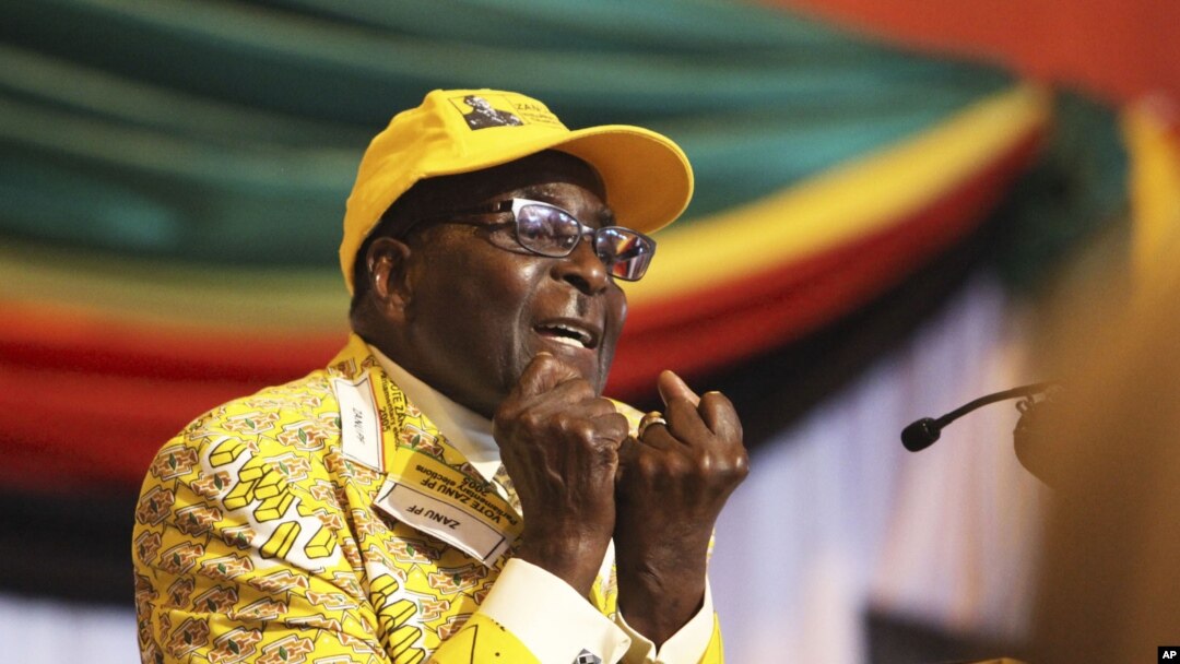 Presiden Zimbabwe Robert Mugabe (Foto: dok). Ketua komisi HAM Zimbabwe, Profesor Reg Austin, mengundurkan diri dari jabatannya, Sabtu (29/12), mengukuhkan kegagalan pemerintah Presiden Robert Mugabe menghentikan berbagai pelanggaran HAM di negara itu.