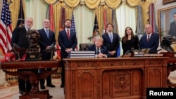 Serok Trump li Koşka Sipî mêvandarîya nûnerên Îsraîl û Libnanê kir. 24'ê Nîsanê, 2026.
