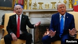 Presiden AS Donald Trump (kanan) menerima Perdana Menteri Israel Benjamin Netanyahu di Gedung Putih di Washington DC, hari Selasa 4 Februari 2025. 