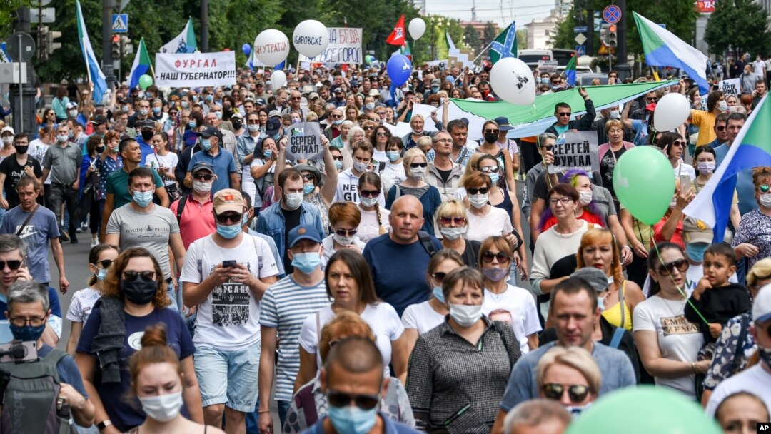 Demonstrasi memprotes penangkapan Sergei Furga, gubernur wilayah Khabarovsk, Sabtu, 8 Agustus 2020.