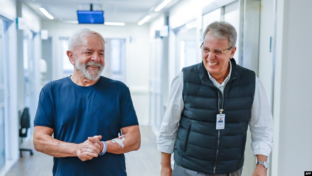 This handout picture released by the Brazilian Vice Presidency shows President Luiz Inacio Lula da Silva (L) walking with his neurosurgeon Dr Marcos Stavale in the Syrian-Lebanese Hospital in Sao Paulo, Brazil, on December 13, 2024.